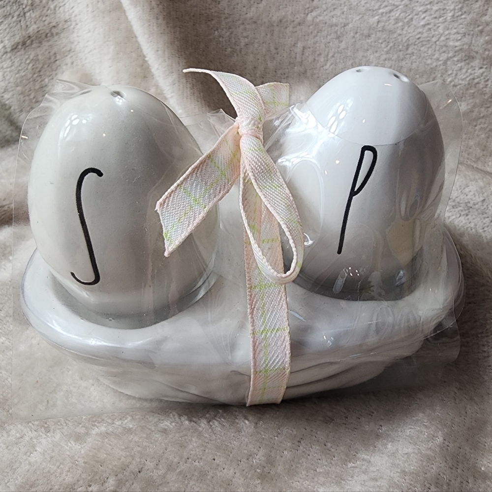 Rae Dunn White Ceramic Egg Salt And Pepper Shakers With Nest Tray New - Picture 8 of 11